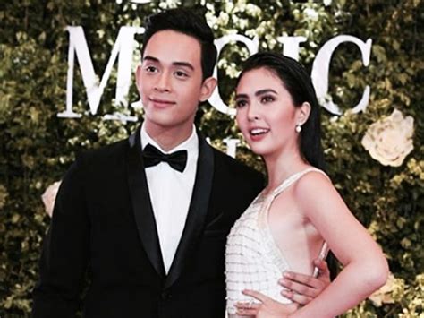 Diego Loyzaga and Sofia Andres confirm their relationship .